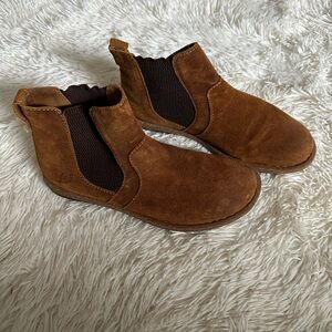 BORN Brody Chelsey Suede Ankle ginger brown Boots in size 7.5